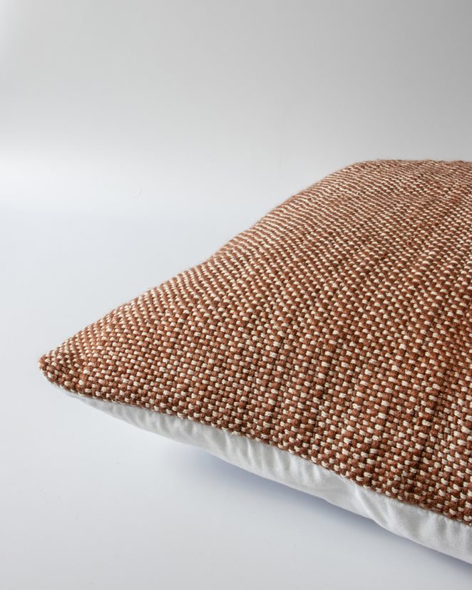 © Jasper outdoor cushion tobacco