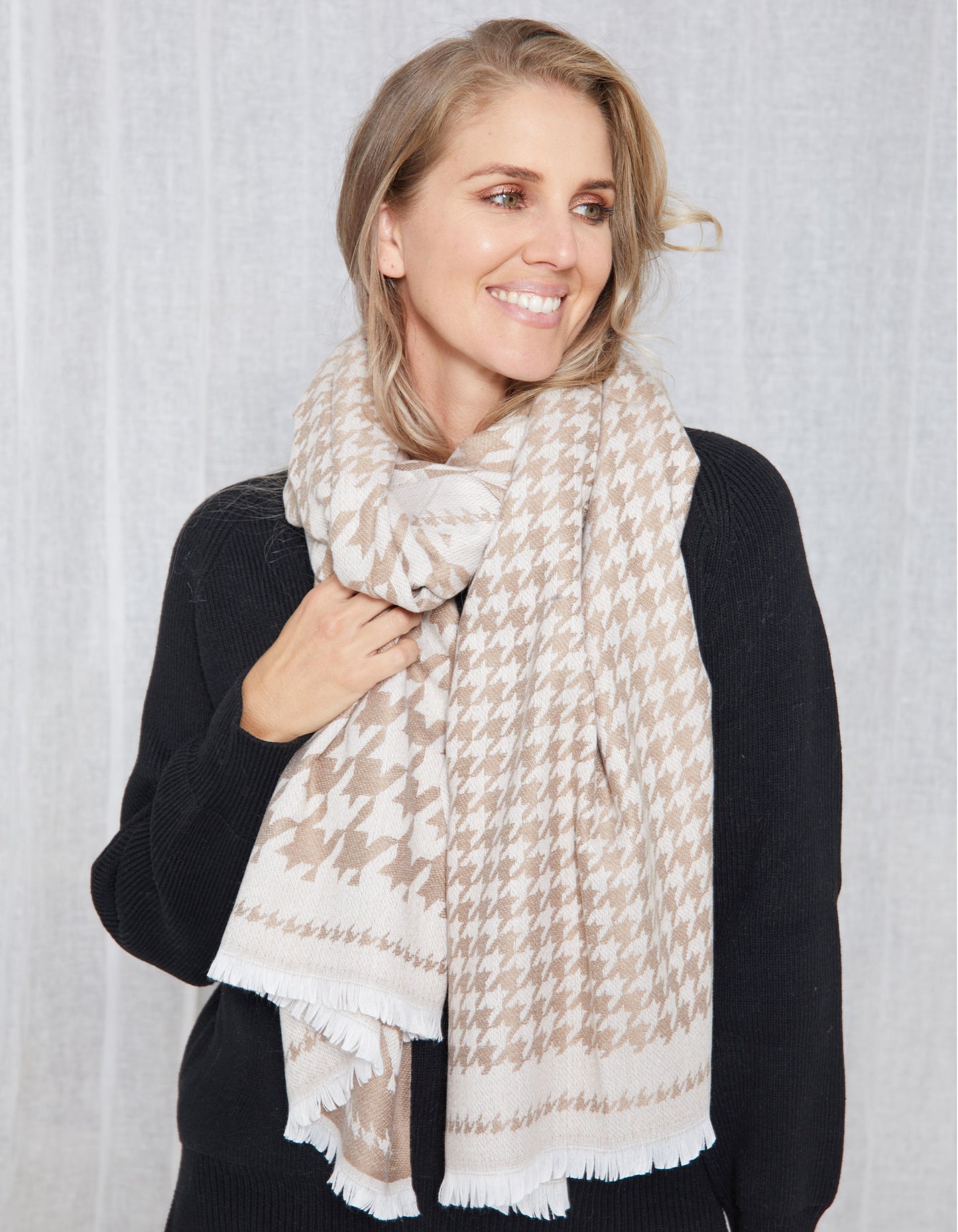 Reversable houndstooth scarf