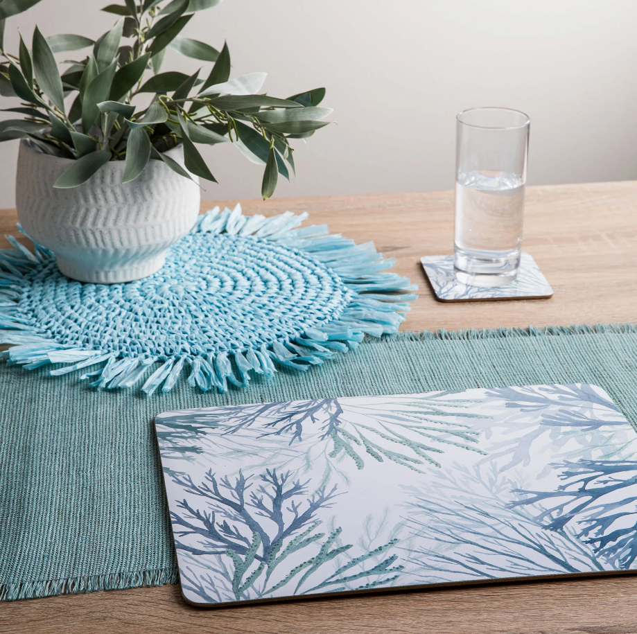 © Table runner linen aqua