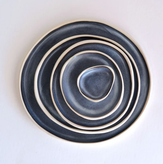 © Pebble dinner plate stormy blue