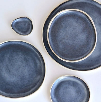 © Pebble dinner plate stormy blue