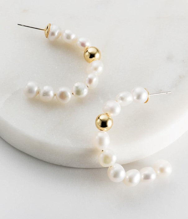 Chloe pearl earring gold
